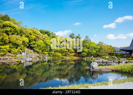 Tenryu-JI-Garten an einem warmen Frühlingstag in Arashiyama, Kyoto, Japan Stockfoto