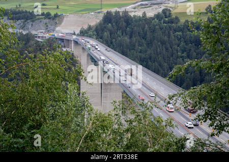 Innsbruck, Österreich, 08. Juni 2018: Blick auf die Europa-Brücke oder die Europa-Brücke eine 777 Meter lange Brücke Stockfoto