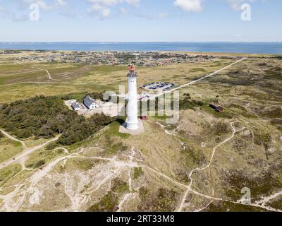 Hvide Sande, Dänemark, 10. Juli 2019: Drone View of Lyngvig Lighthouse at the Danish West Coast Stockfoto