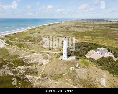 Hvide Sande, Dänemark, 10. Juli 2019: Drone View of Lyngvig Lighthouse at the Danish West Coast Stockfoto