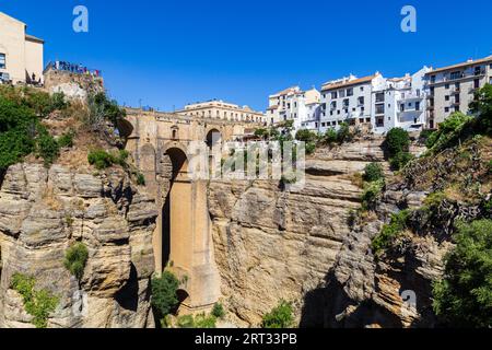 Ronda, Spanien, 31. Mai 2019: Blick auf die berühmte Brücke Puente Nuevo im historischen Stadtzentrum Stockfoto