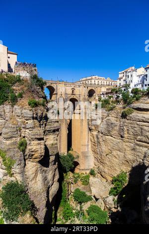 Ronda, Spanien, 31. Mai 2019: Blick auf die berühmte Brücke Puente Nuevo im historischen Stadtzentrum Stockfoto