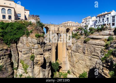 Ronda, Spanien, 31. Mai 2019: Blick auf die berühmte Brücke Puente Nuevo im historischen Stadtzentrum Stockfoto