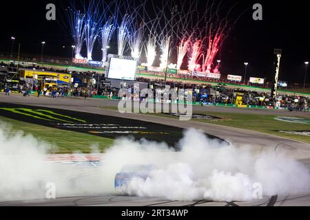 Juli 2018, Sparta, Kentucky, USA: Martin Truex, JR (78) gewinnt den Quaker State 400 auf dem Kentucky Speedway in Sparta, Kentucky Stockfoto