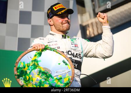 MELBOURNE, AUSTRALIEN, 17. MÄRZ: Valtteri BOTTAS von Mercedes-AMG Petronas Motorsport feiert den Gewinn des Formel-1-Grand Prix von Australien 2019 Stockfoto