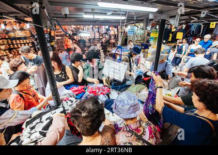 Seoul, Südkorea, August 25 2018: Namdaemun Market ist ein großer traditioneller Markt, der der älteste und größte Markt Südkoreas ist Stockfoto