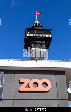 Kopenhagen, Dänemark, 19. März 2019: Der Aussichtsturm im Zoo von Kopenhagen Stockfoto