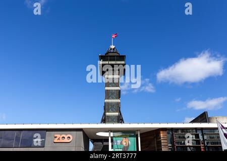 Kopenhagen, Dänemark, 19. März 2019: Der Aussichtsturm im Zoo von Kopenhagen Stockfoto