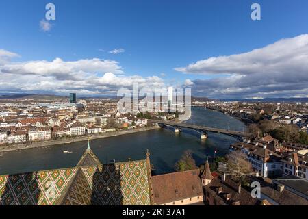 Basel, Schweiz, 10. März 2019: Blick über Basel von der Spitze des Basler Münsters Stockfoto