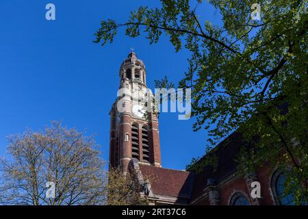 Malmö, Schweden, 20. April 2019: Tower of St. John's Church in der Nähe von Triangeln Stockfoto