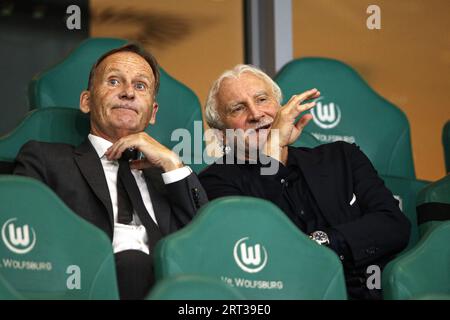 WOLFSBURG - (l-r) Hans-Joachim Watzke, Rudi Voller während des Freundschaftsspiels zwischen Deutschland und Japan in der Volkswagen Arena am 9. September 2023 in Wolfsburg. ANP | Hollandse Hoogte | BART STOUTJESDIJK Stockfoto