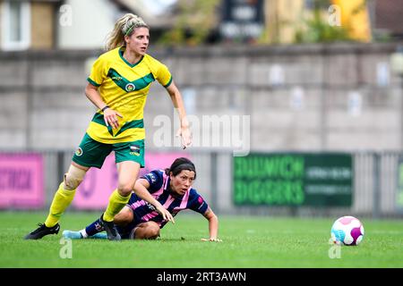 London, Großbritannien. September 2023. London, England, 10. September 2023: Holly Diamond (15 Ashford) und Lucy Monkman (14 Dulwich Hamlet) während des London and South East Regional Womens Premier League Spiels zwischen Dulwich Hamlet und Ashford United im Champion Hill in London, England. (Liam Asman/SPP) Credit: SPP Sport Press Photo. Alamy Live News Stockfoto