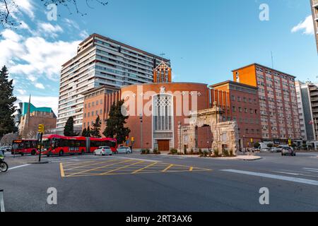 Zaragoza, Spanien - 14. Februar 2022: Das Tor von Carmen, Puerta del Carmen ist ein Tor in Saragoza, Spanien. Es wurde zum Bien de Interss Cultu erklärt Stockfoto