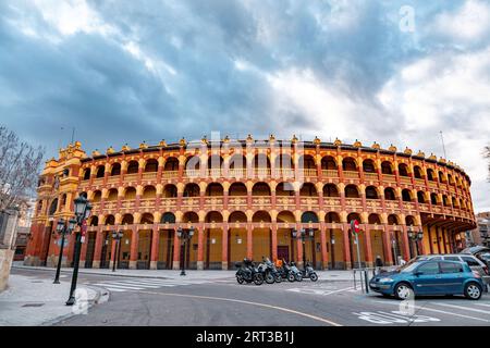 Zaragoza, Spanien - 14. FEBRUAR 2022: Plaza de Toros de Zaragoza ist eine Stierkampfarena in Saragossa, Spanien. Es wird derzeit für Stierkämpfe verwendet. Eröffnet in 1764 wi Stockfoto