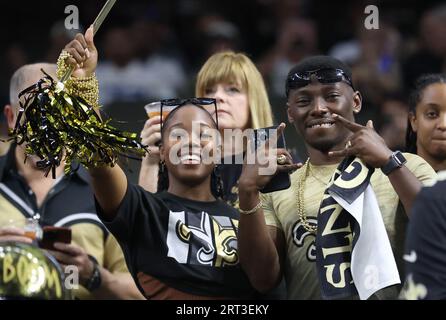 New Orleans, USA. September 2023. Fans der New Orleans Saints zeigen ihre Unterstützung bei einem Spiel der National Football League im Caesars Superdome in New Orleans, Louisiana, am Sonntag, den 10. September 2023. (Foto: Peter G. Forest/SIPA USA) Credit: SIPA USA/Alamy Live News Stockfoto