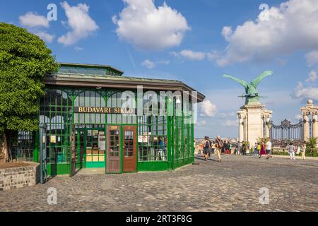 Der Eingang zur Seilbahn auf der Burg Buda, Budapest, Ungarn Stockfoto