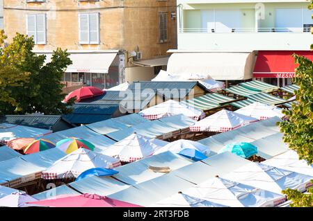 Zadar, Kroatien - 19. September 2020: Dachfenster für frische Lebensmittel Stockfoto