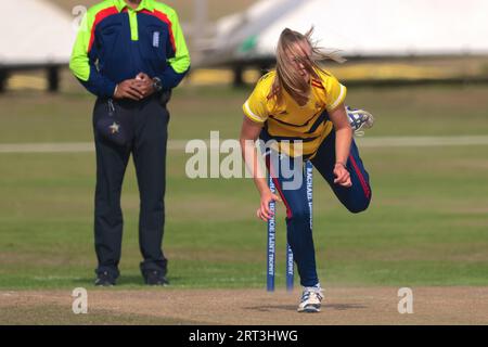 London, Großbritannien. September 2023. Alexa StonehouseBowling: Im Rachael Heyoe-Flint Trophy Match im County Ground in Beckenham nehmen die South East Stars gegen den Blaze Teil. Quelle: David Rowe/Alamy Live News Stockfoto