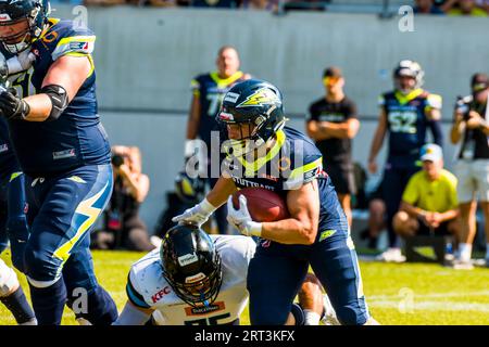 Stuttgart, Deutschland. September 2023. ELF-/Playoff-Spiel : Breslauer Panthers bei Stuttgart Surge am 10. September 2023, im Gazi-Stadion, Stuttgart Surge/ RB # 22 Nicolas Khandar Credit: Frank Baumert/Alamy Live News Stockfoto