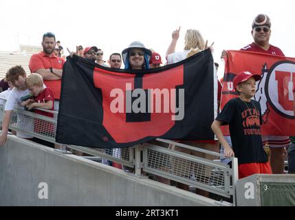 Waco, Texas, USA. September 2023. Utah Utes-Fans während der ersten Hälfte des NCAA-Fußballspiels zwischen den Utah Utes und den Baylor Bears im McLane Stadium in Waco, Texas. Matthew Lynch/CSM/Alamy Live News Stockfoto