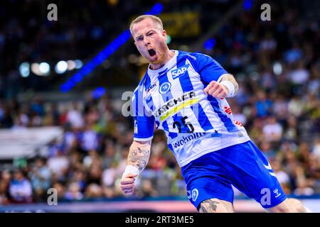 Stuttgart, Deutschland. September 2023. Handball: Bundesliga, TVB Stuttgart - ThSV Eisenach, Porsche Arena. Stuttgarts Patrick Zieker jubelt zu. Quelle: Tom Weller/dpa/Alamy Live News Stockfoto