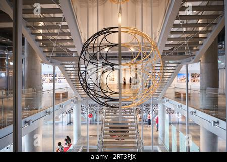 Istanbul, Türkei - 10. September 2023: Innenansicht und Treppen des neuen Istanbul Modern Art Museums, entworfen von Renzo Piano Building Workshop Stockfoto