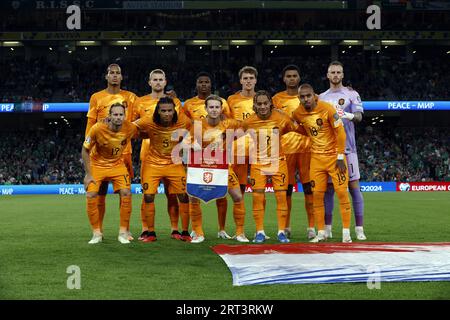 DUBLIN - hintere Reihe (l-r) Virgil van Dijk von Holland, Matthijs de Ligt von Holland, Denzel Dumfries von Holland, Mats Wieffer von Holland, Cody Gakpo von Holland, Holland-Torhüter Mark Fleken. Erste Reihe (l-r) Daley Blind von Holland, Nathan Ake von Holland, Frenkie de Jong von Holland, Xavi Simons von Holland, Donyell Malen von Holland während des Qualifikationsspiels in der Gruppe B der Europameisterschaft zwischen Irland und den Niederlanden im Aviva Stadium am 10. September 2023 in Dublin, Republik Irland. ANP KOEN VAN WEEL Stockfoto