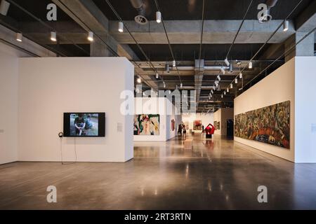 Istanbul, Türkei - 10. September 2023: Ausstellungshalle des neuen Istanbul Modern Art Museums, entworfen von Renzo Piano Building Workshop (RPBW Architekten) Stockfoto