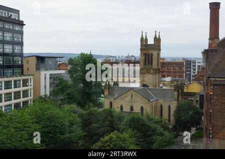 Ein Blick aus der Vogelperspektive auf das Stadtzentrum von Glasgow und den Glockenturm des Ramshorn Kirk Stockfoto