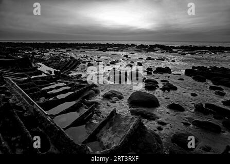 Hunstanton Old Town Beach und das Wrack des Sheraton Trawlers bei Sonnenuntergang, Hunstanton in Norfolk, 7. September 2023 Stockfoto