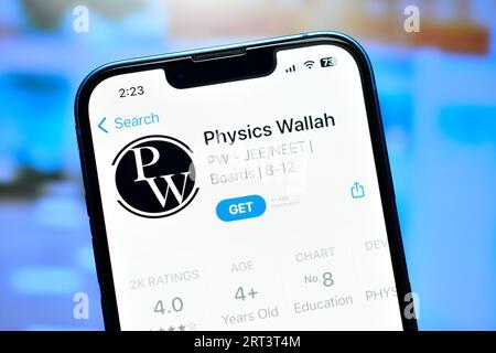 New Delhi, Indien 10. September 2023:- Physics Wallah-Anwendung auf dem iphone wurde verwendet, um Physik online in indien zu lernen Stockfoto