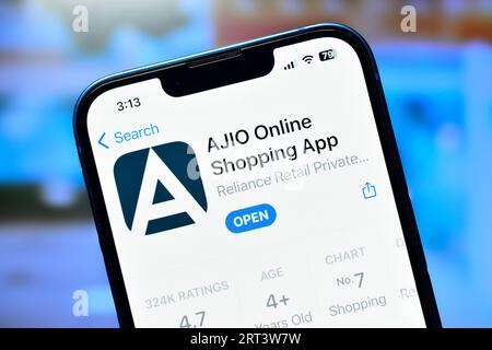 New Delhi, Indien 10. September 2023:- Ajio Shopping App auf Smartphone verwendet, um Kleidung online zu kaufen Stockfoto