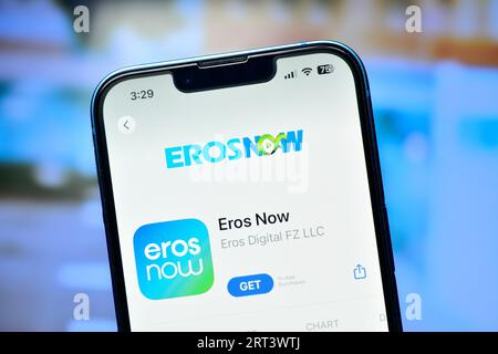 New Delhi, Indien 10. September 2023:- EroSnow-Anwendung auf dem Smartphone wurde verwendet, um Filme und Webserien online anzusehen Stockfoto