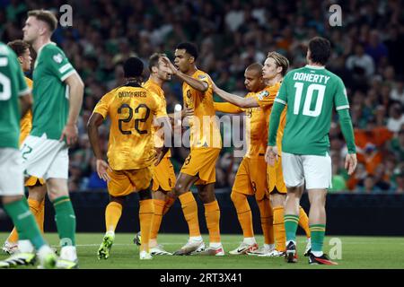 DUBLIN - (l-r) Denzel Dumfries of Holland, Daley Blind of Holland, Cody Gakpo of Holland, Donyell Malen of Holland, Frenkie de Jong of Holland feiern die 1-1 während des Qualifikationsspiels der Europameisterschaft in Gruppe B zwischen Irland und den Niederlanden am 10. September im Aviva Stadium, 2023 in Dublin, Republik Irland. ANP KOEN VAN WEEL Stockfoto