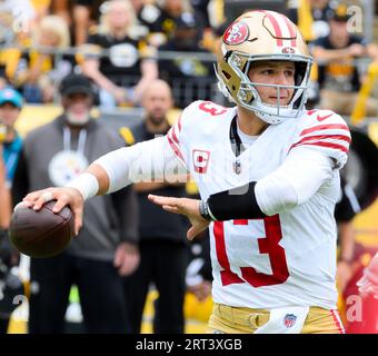 Pittsburgh, Usa. September 2023. Der San Francisco 49ers Quarterback Brock Purdy (13) warf am Sonntag, den 10. September 2023, in Pittsburgh im ersten Viertel gegen die Pittsburgh Steelers im Acrisure Stadium. Foto von Archie Carpenter/UPI Credit: UPI/Alamy Live News Stockfoto