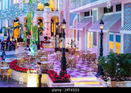 Macao, JAN 30 2014 - Innenansicht des Aquariengartens in MGM Macau Stockfoto