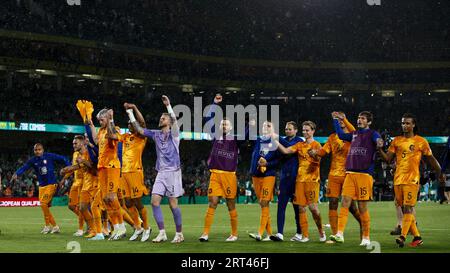 DUBLIN - (l-r) Wout Weghorst of Holland, Tijjani Reijnders of Holland, Holland-Torhüter Mark Fleken, Stefan de Vrij of Holland, Joey Veerman of Holland, Daley Blind of Holland, Frenkie de Jong of Holland, Marten de Roon of Holland, Nathan Ake aus Holland feiert den Sieg 1-2 nach dem Qualifikationsspiel der Europameisterschaft in Gruppe B zwischen Irland und den Niederlanden im Aviva Stadium am 10. September 2023 in Dublin, Irland. ANP KOEN VAN WEEL Stockfoto