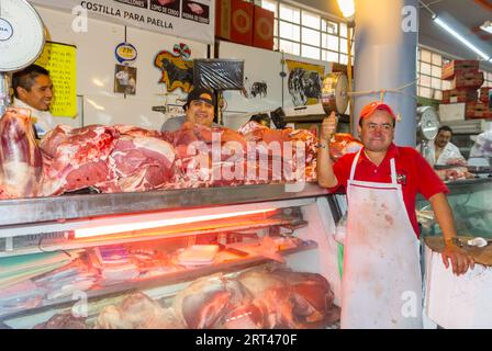 Mexico City, CDMX, Mexiko, 5. Februar 2018, mexikanischer Metzger auf einem Mercado, der einen Lebensmittelmarkt in Mexiko bedeutet. Stockfoto