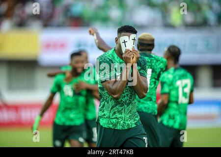 Akwa Ibom, Nigeria. 10. September 2023. Nigeria gegen Sao Tomé, Qualifikation für den CAF African Cup of Nations. Taiwo Awoniyi feiert sein Tor mit Victor Osimhen. Victor Modo: Victor Modo/Alamy Live News Stockfoto