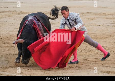 Madrid, Spanien. September 2023. Der Stierkämpfer Paco Ramos während des Stierkampfes von Corrida de Toros auf der Plaza de las Ventas in Madrid, 10. September 2023 Spanien (Foto: Oscar Gonzalez/SIPA USA) (Foto: Oscar Gonzalez/SIPA USA) Kredit: SIPA USA/Alamy Live News Stockfoto