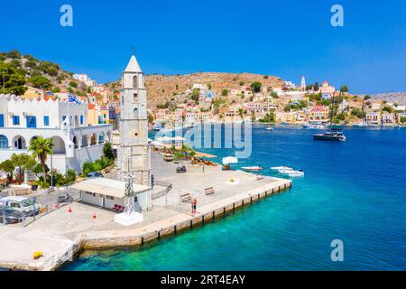 Farbenfrohe Häuser Dorf auf Symi Insel, Dodekanesische Inseln, Griechenland. Stockfoto