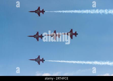 Malaga, Spanien. September 2023. Eine Luftpatrouille wird am Himmel während der internationalen Flugshow Torre del Mar 2023 am Strand gesehen. Mitglieder verschiedener Kunstflugteams traten während der Flugschau auf, die jährlich Tausende von Menschen nach Torre del Mar zieht. (Credit Image: © Jesus Merida/SOPA Images via ZUMA Press Wire) NUR REDAKTIONELLE VERWENDUNG! Nicht für kommerzielle ZWECKE! Quelle: ZUMA Press, Inc./Alamy Live News Stockfoto