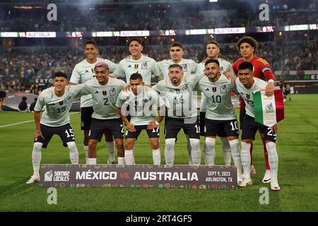 Arlington, Texas, USA: Die mexikanische Fußballnationalmannschaft posiert für die Fotografen kurz vor dem internationalen Fußballspiel zwischen Mexiko und Australien, das am Samstag, den 9. September 2023 im AT&T Stadium ausgetragen wurde. (Bild: © Javier Vicencio/Okularepix über ZUMA Press Wire) NUR REDAKTIONELLE VERWENDUNG! Nicht für kommerzielle ZWECKE! Stockfoto