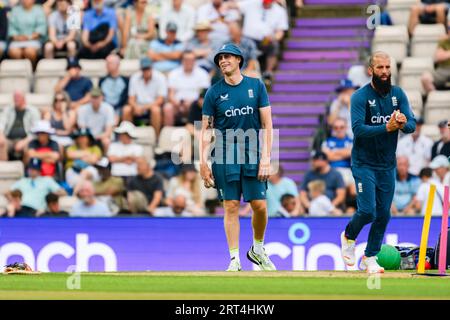 SOUTHAMPTON, VEREINIGTES KÖNIGREICH. 10. September 2023. Der ehemalige England Captain Andrew Freddie Flintoff trifft sich mit dem England Men’s Team in der Aufwärmphase während der England Men vs New Zealand - Metro Bank ODI Series beim Ageas Bowl am Sonntag, den 10. September 2023 in SOUTHAMPTON ENGLAND. Quelle: Taka Wu/Alamy Live News Stockfoto