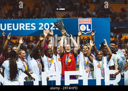 Troyes, Frankreich. September 2023. Laura Benkarth (30) aus OL feiert ihren Sieg während der trophée des Champions zwischen Olympique Lyonnais und Paris Saint Germain im Stade de l’aube in Troyes, Frankreich. (Pauline FIGUET/SPP) Credit: SPP Sport Press Photo. Alamy Live News Stockfoto