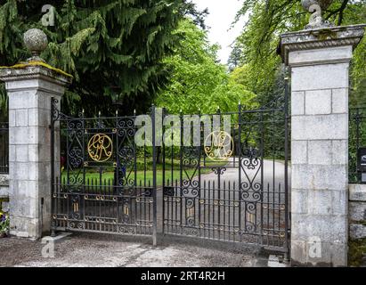 Das Haupttor zum Balmoral Castle in Schottland Stockfoto