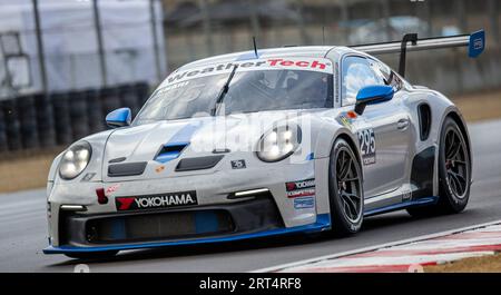 September 2023 Monterey, CA, USA Fahrer Ray Shahi kommt in Runde 4 während des Firestone Grand Prix von Monterey Porsche Sprint Challenge Race 2 USA West auf dem WeatherTech Raceway Laguna Seca Monterey, CA Thurman James/CSM Stockfoto