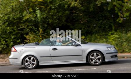 Milton Keynes, UK-Sept 10th 2023: 2006 Silber Saab 9 - 3 Vector Auto auf einer englischen Straße. Stockfoto