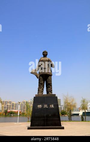 Luannan County - 24. April 2017: Urban Sculpture in Parks, Luannan County, Provinz Hebei, China Stockfoto