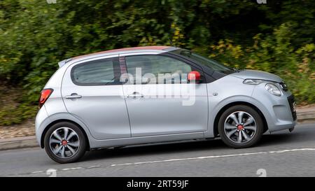 Milton Keynes, UK-Sept 10th 2023: 2014 Citroen C1 Auto fährt auf einer englischen Straße. Stockfoto